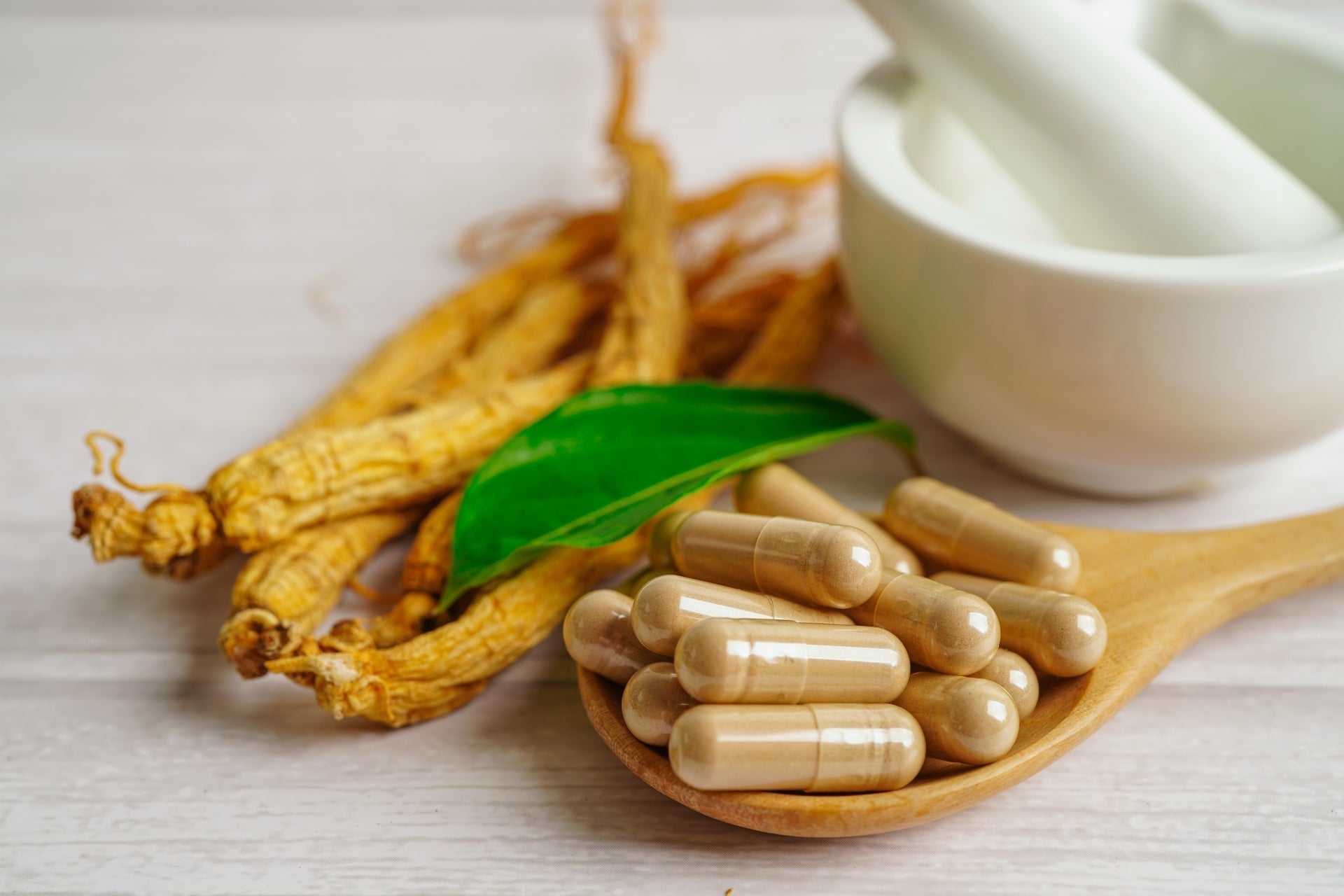Ginseng siberian și clasic (Panax): beneficii, utilizări și contraindicații