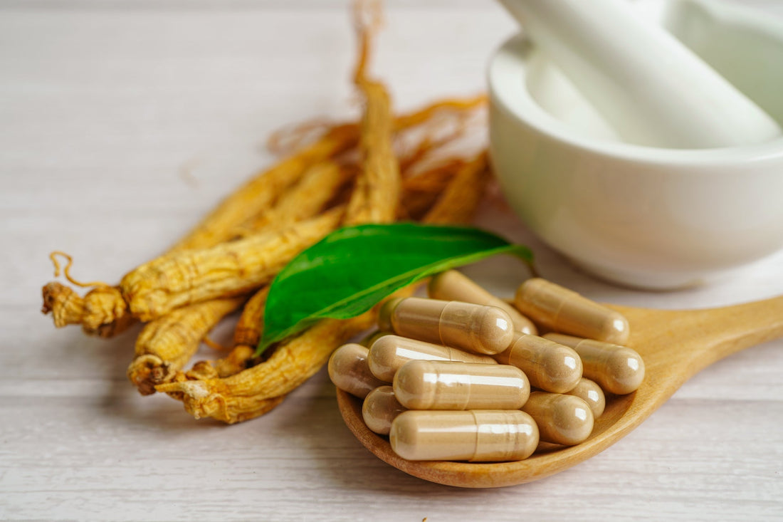 Ginseng sub formă de rădăcină și de capsule
