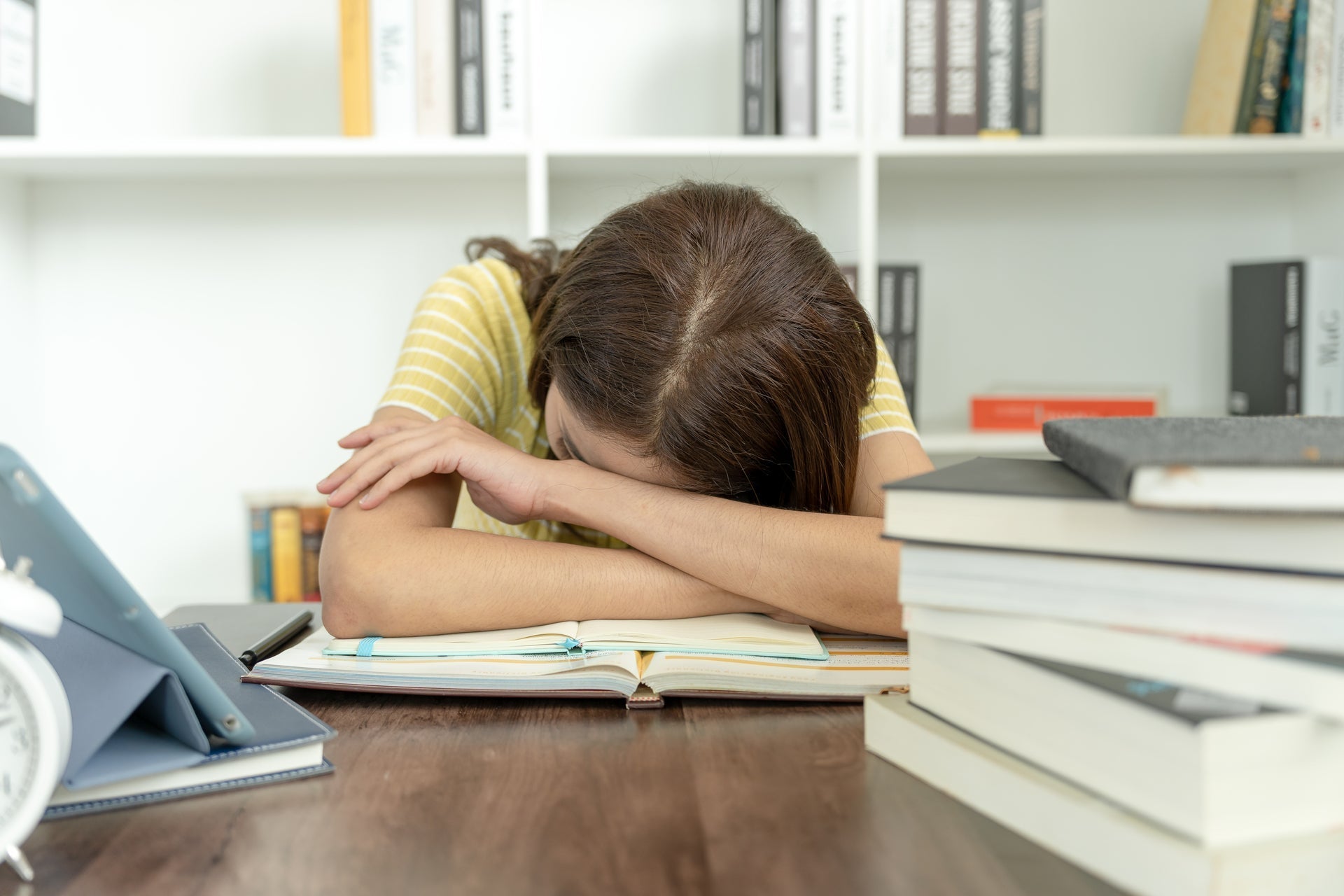 Simptomele lipsei de vitamine A, B, C, D, E, K – Ce semnale îți dă corpul și cum le recunoști
